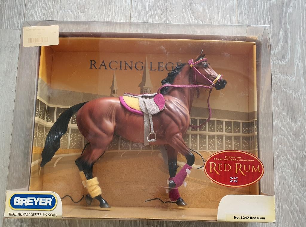 Breyer Traditional Red Rum inclusief Englisch riding set, Verzamelen, Dierenverzamelingen, Zo goed als nieuw, Beeldje of Figuurtje