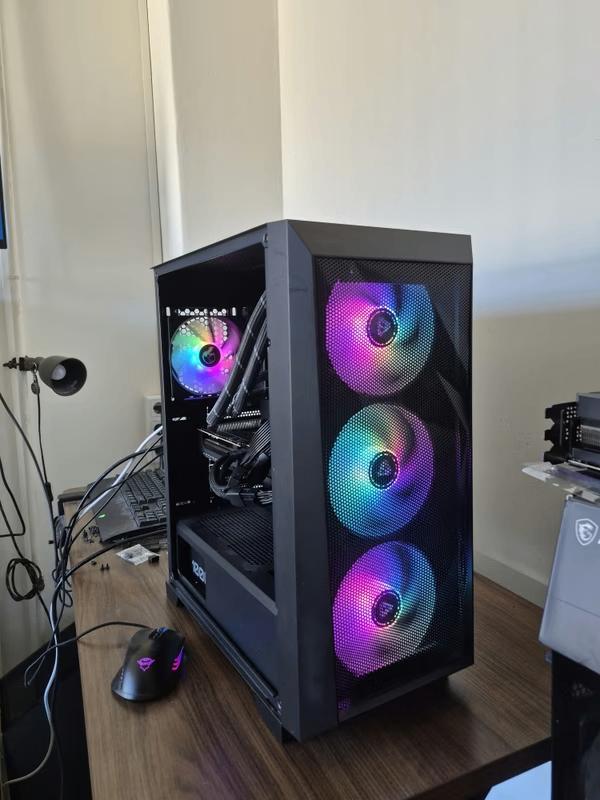 Gaming PC // RTX 5070 & AMD Ryzen 7 7800X3D //, 7604 HM, 32 GB, Zelf gebouwde pc, Ophalen of Verzenden