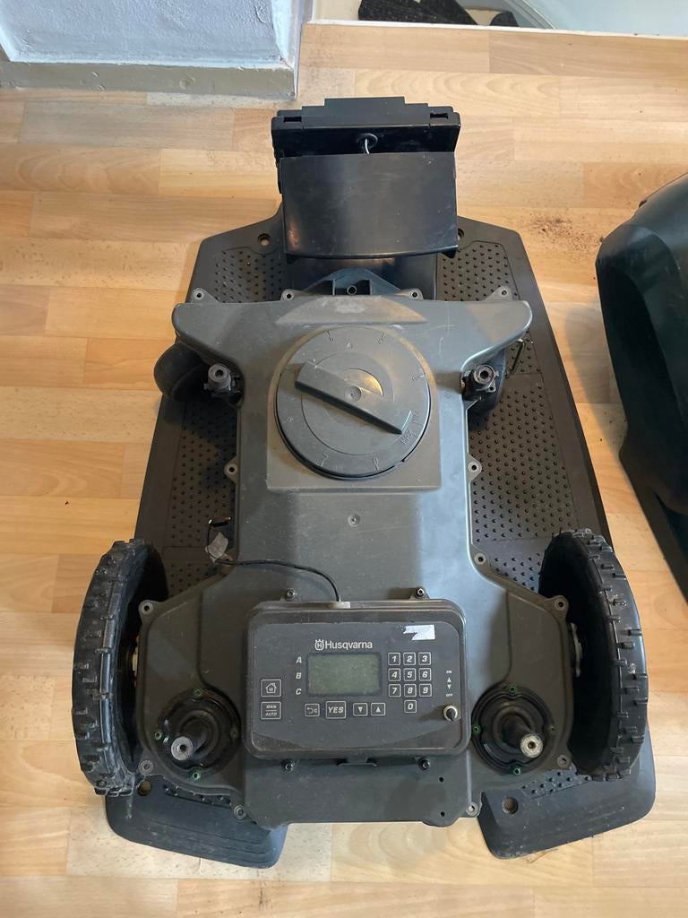 Husqvarna Automower 220 AC, Ophalen, Cirkelmaaier, Gebruikt, Minder dan 30 cm