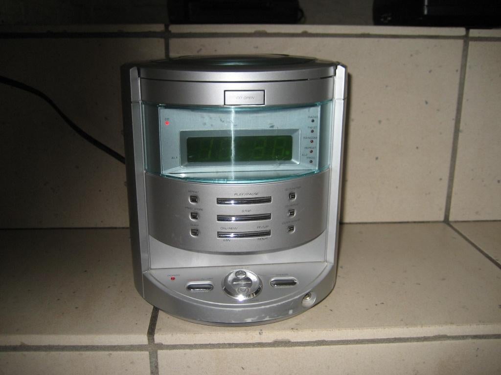 Radio boxen wekker all in one, Audio, Tv en Foto, Stereo-sets, Ophalen of Verzenden, Gebruikt, Tuner of Radio, Overige merken
