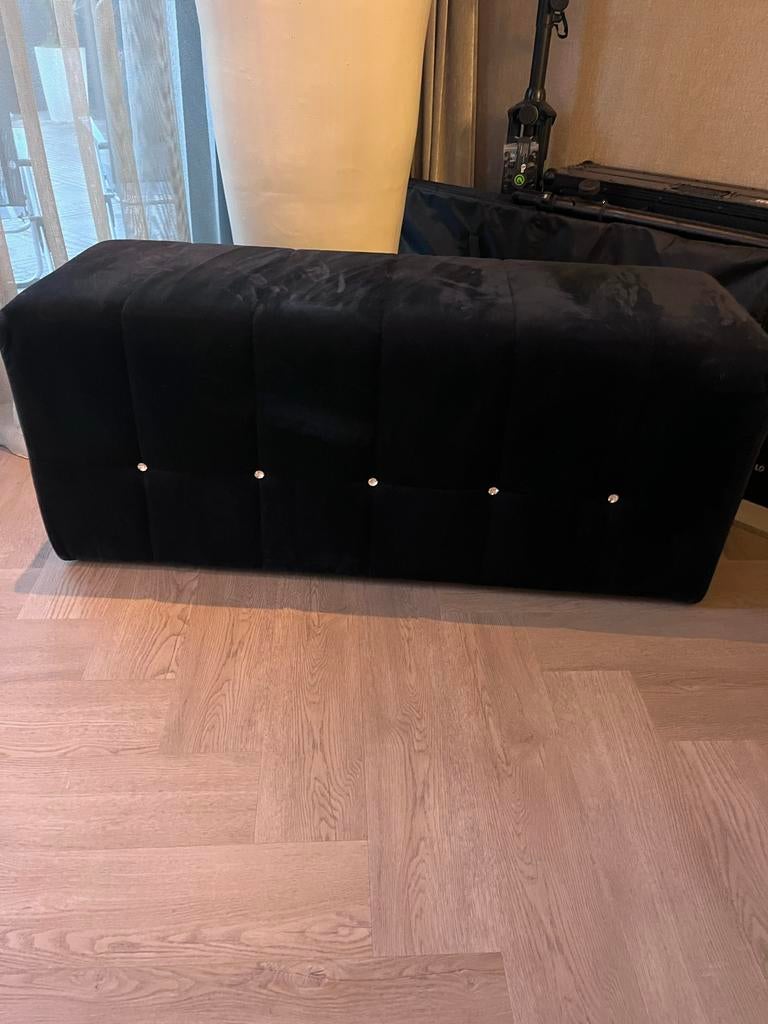Zwart velvet bankje met knopen/swarovski stenen, Ophalen, Gebruikt, Rechthoekig, Stof