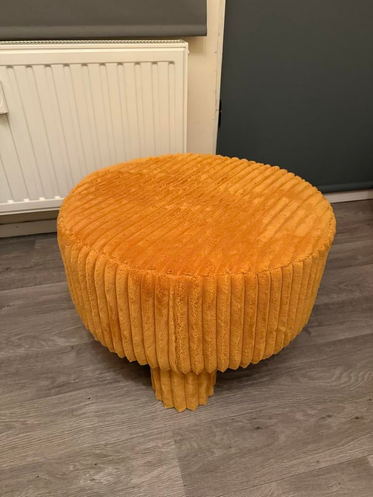 Poef Nora ribstof (Okergeel), Huis en Inrichting, Ophalen, Zo goed als nieuw, Rond, Stof