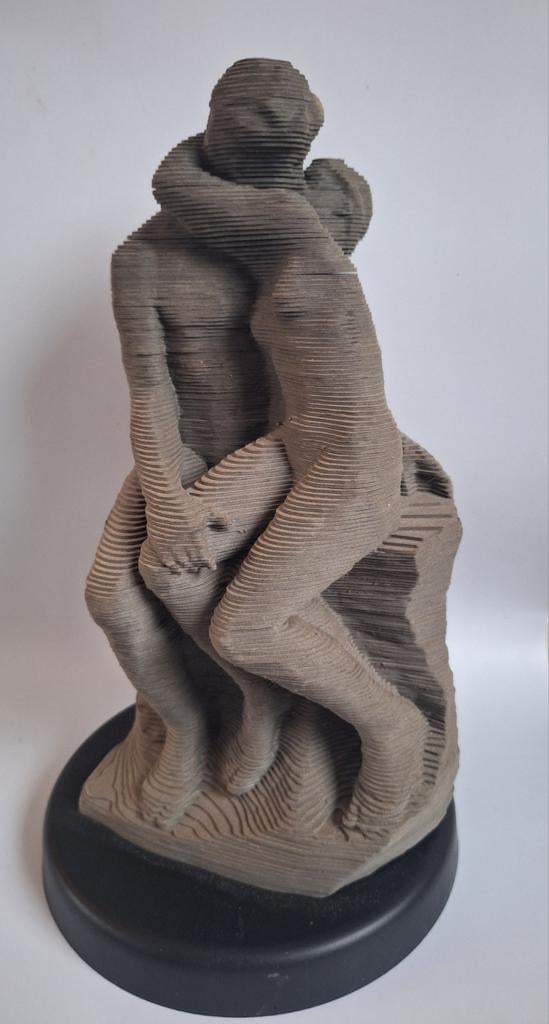 De Kus van kunstenaar Auguste Rodin gemaakt van karton., Ophalen of Verzenden