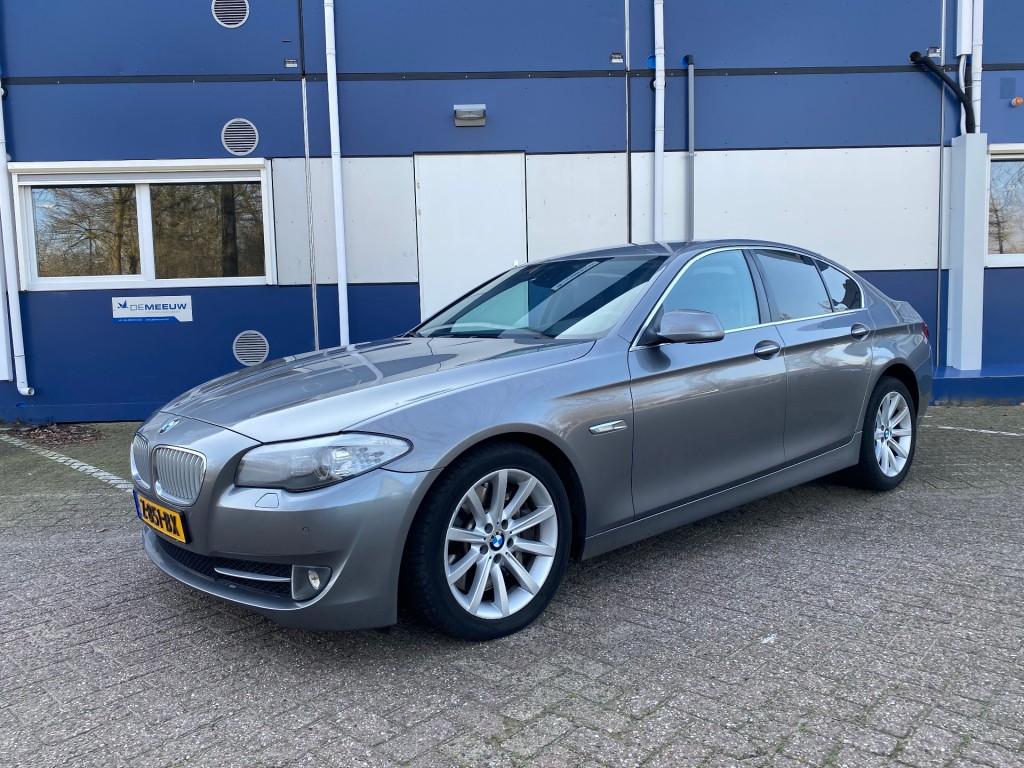 Bmw 5-SERIE 550XI 4.4 V8 408PK **MOTOR NIET GOED**, Auto's, BMW, Automaat, Euro 5, 8 cilinders, 2000 kg