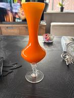 Oranje glazen vaas met gedraaide voet, Ophalen