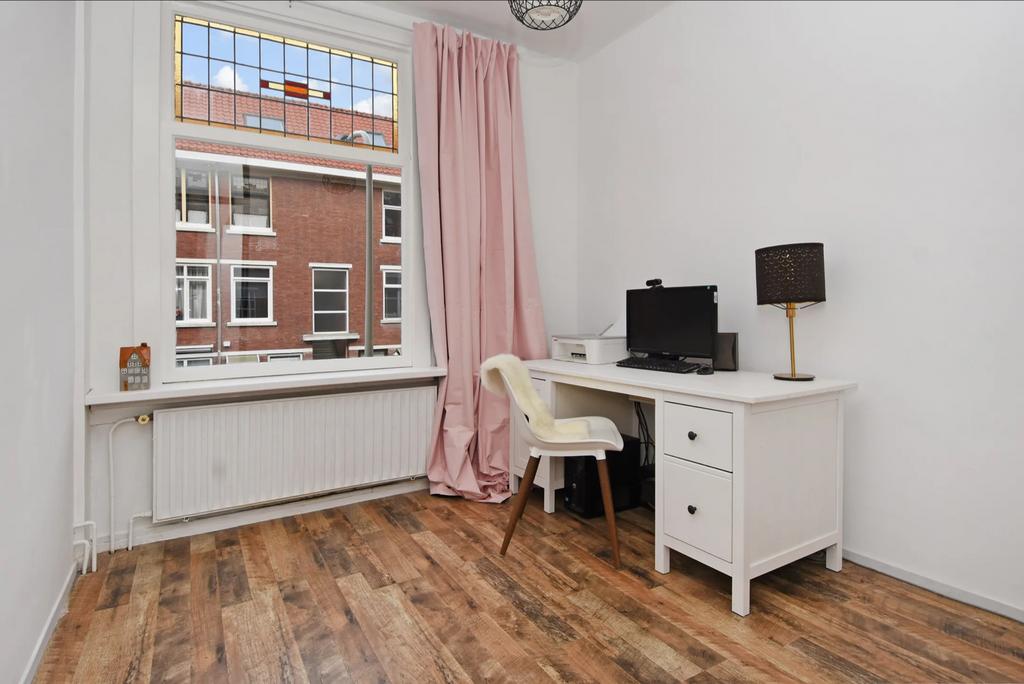GRATIS Ikea Hemnes wit bureau in goede staat!!, Ophalen, Gebruikt, Overige merken, Computerbureau