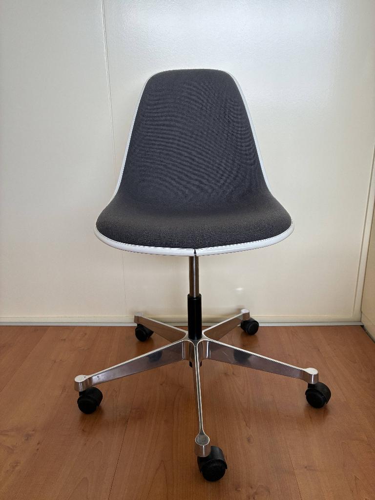Vitra Eames PSCC Bureaustoel (design), Huis en Inrichting, Bureaustoelen, Gebruikt, Bureaustoel, Wit, Ophalen