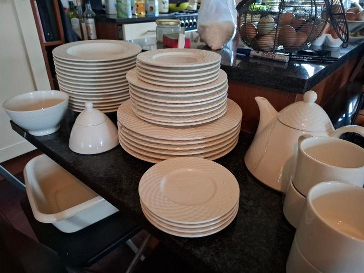 Servies Pagnossin/hema, Huis en Inrichting, Keuken | Servies, Gebruikt, Compleet servies, Overige stijlen, Aardewerk, Ophalen of Verzenden