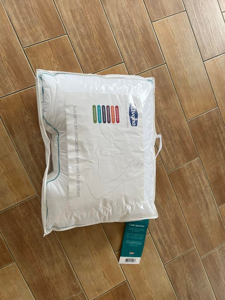 Silvana kussen nieuw zacht/midden . Winkelprijs 119 euro, Ophalen, Nieuw