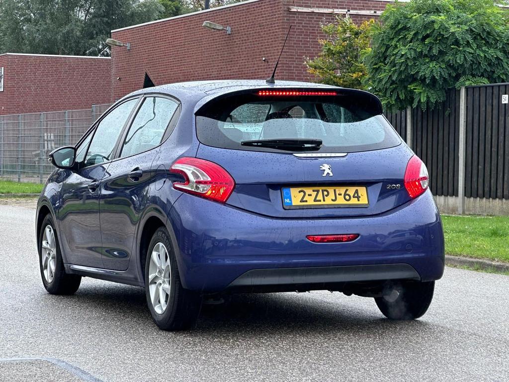 Peugeot 208 1.2 VTi Allure 5DR*Navigatie*Pano*Stoelverwarmin, Voorwielaandrijving, Euro 5, Gebruikt, 31 €/maand