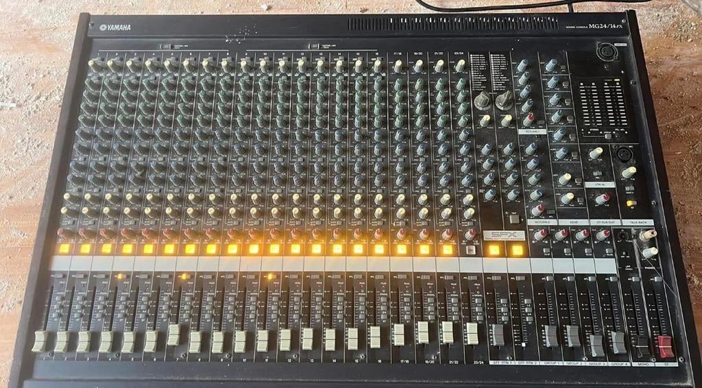 Yamaha MG24/14fx Mengpaneel - Professionele Mixer, Ophalen of Verzenden, Gebruikt, 20 kanalen of meer, Microfooningang