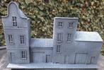 Dioramabase - straat met huizen/garages - resin SCHAAL 1/72, Ophalen of Verzenden, Zo goed als nieuw, 1:50 of kleiner, Diorama