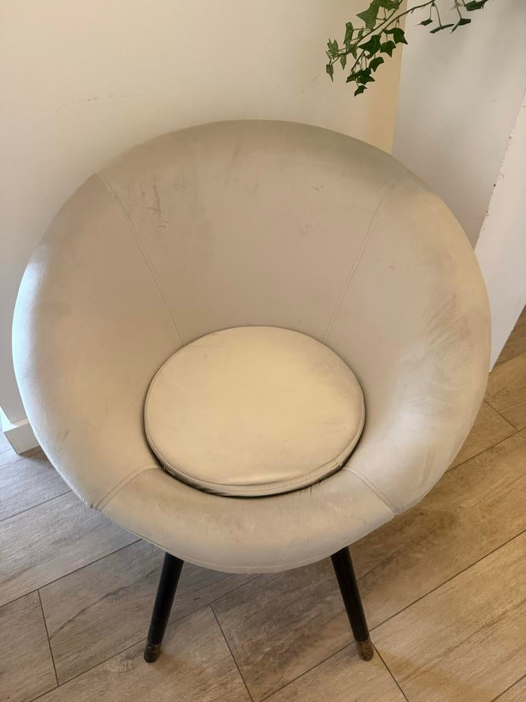 Westwing fluwelen stoeltje beige, Huis en Inrichting, Stoelen, Overige kleuren, Ophalen of Verzenden, Zo goed als nieuw, Eén