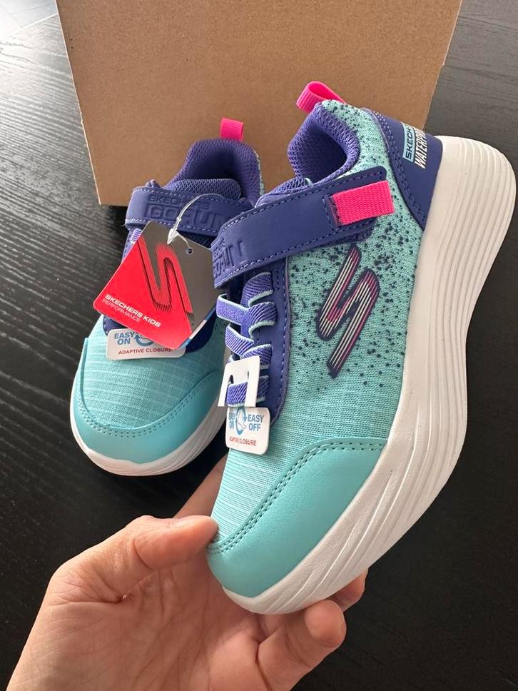 Skechers kinderschoenen – maat 27 - 100% waterproof, Kinderen en Baby's, Kinderkleding | Schoenen en Sokken, Nieuw, Schoenen, Jongen of Meisje