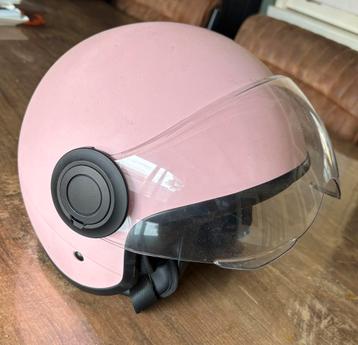 Roze retro helm beschikbaar voor biedingen