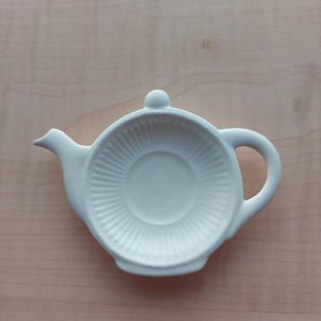 Wedgwood Edme theezakjeshouder in de vorm van een theepot beschikbaar voor biedingen