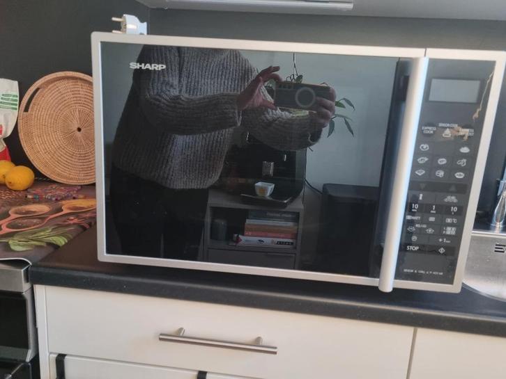 Sharp combimagnetron – werkt goed, displayverlichting defect, Witgoed en Apparatuur, Magnetrons, Gebruikt, Vrijstaand, Combimagnetron