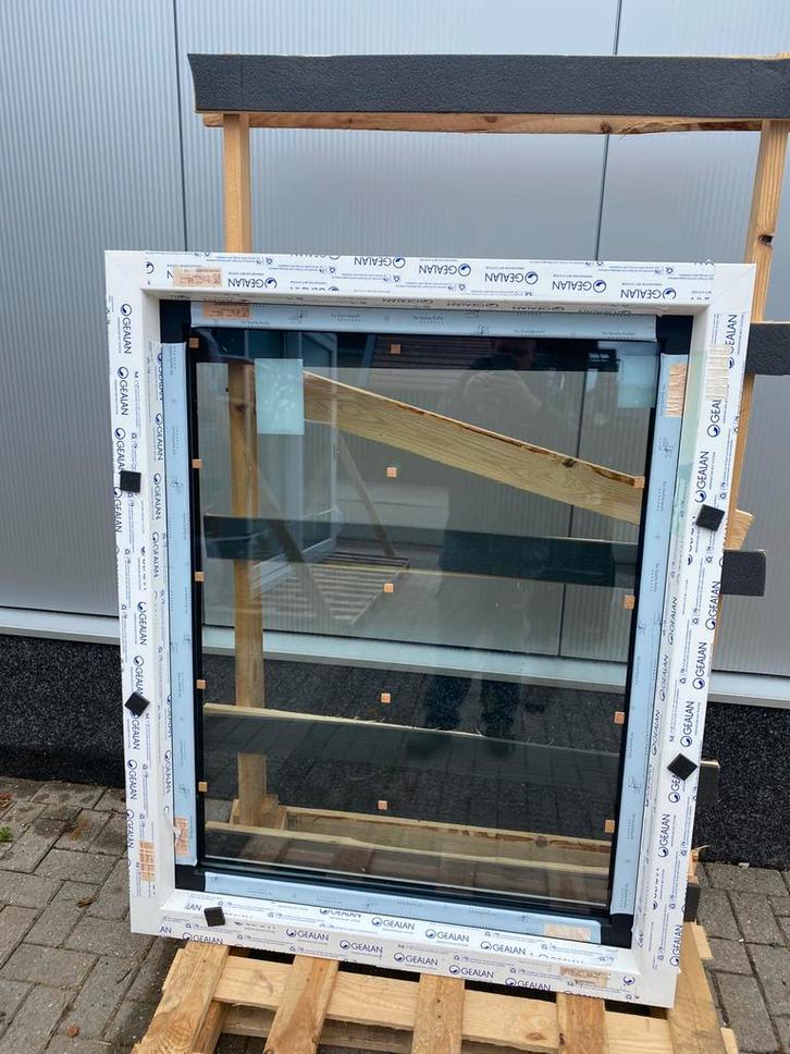Gealan kunststof draaikiep raam, Doe-het-zelf en Verbouw, Kozijnen en Schuifpuien, Zo goed als nieuw, Raamkozijn, Kunststof, 75 tot 150 cm