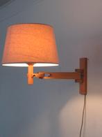vintage houten wandlamp, zwenklamp met beige kapje, Huis en Inrichting, Lampen | Wandlampen, Ophalen, Gebruikt, Hout, Vintage