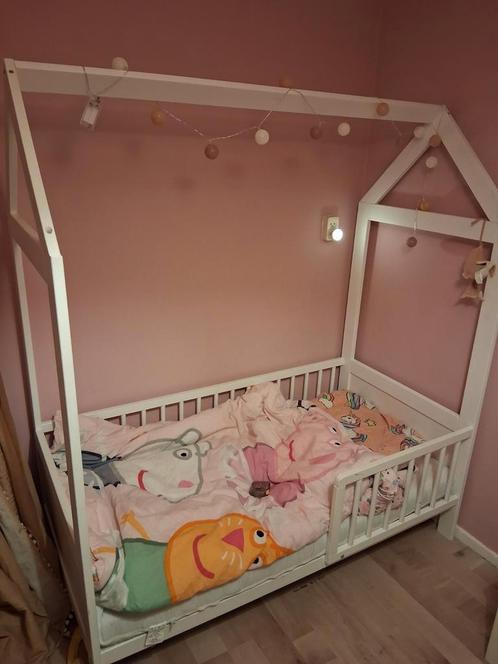 Huisjes bed peuter, Kinderen en Baby's, Kinderkamer | Bedden, Zo goed als nieuw, 70 tot 85 cm, Ophalen