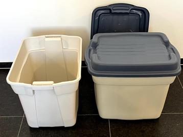 Grote Rubbermaid Roughneck stapelbare opbergboxen met deksel beschikbaar voor biedingen