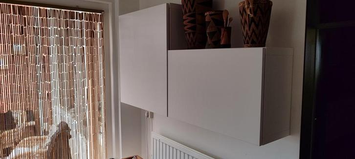 Ikea Besta Kastjes met Ophangbeugels en Verlichting, Huis en Inrichting, Kasten | Boekenkasten, Gebruikt, 50 tot 100 cm, Minder dan 100 cm