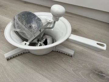 Passeerzeef - nog als nieuw -  2x extra zeef beschikbaar voor biedingen