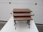 miniset 3 tafeltjes van smeedijzer met houten blad, Ophalen, Minder dan 55 cm, Gebruikt, Rechthoekig
