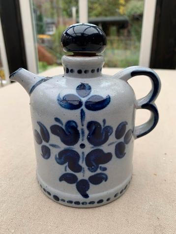 Vintage Keramiek olie Schenkkan met Bloempatroon beschikbaar voor biedingen
