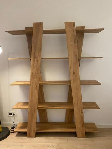 Boekenkast  beschikbaar voor biedingen