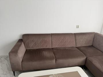 Hoekbank beschikbaar voor biedingen