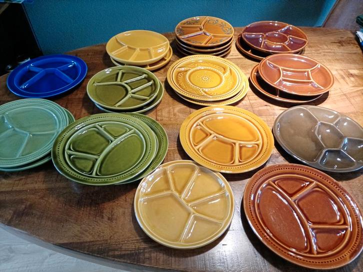 Diverse vintage fondue gourmet borden. Leuk voor kerstdiner., Antiek en Kunst, Antiek | Keramiek en Aardewerk, Ophalen of Verzenden