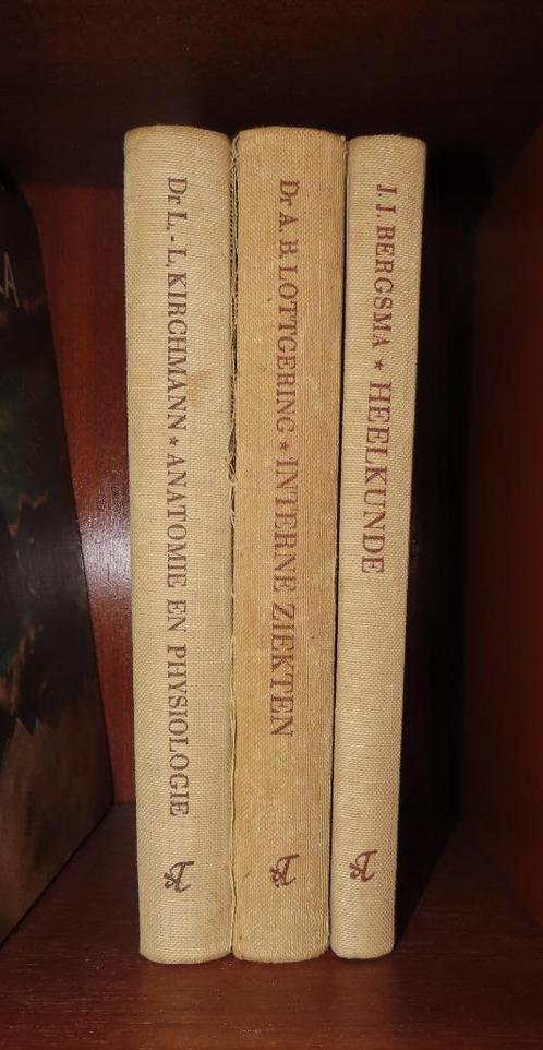Antieke leerboeken voor de ziekenverpleging, 3x, 1956, Antiek en Kunst, Antiek | Boeken en Bijbels, Verzenden