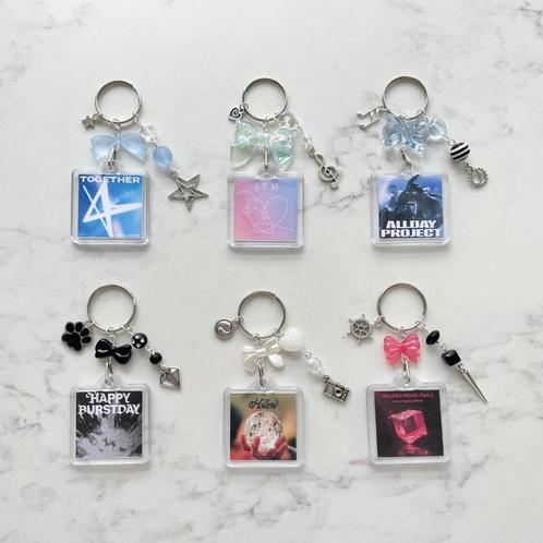 Kpop jongens groepen interactieve album sleutelhangers, Verzamelen, Muziek, Artiesten en Beroemdheden, Nieuw, Gebruiksvoorwerp