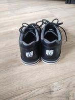 Te koop   2 Bowling ballen en 1 paar Bowling schoenen, Sport en Fitness, Bowlen, Ophalen, Zo goed als nieuw, Bal
