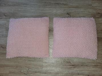 2 zeer nette lichtroze sierkussens, 45 x 45 cm beschikbaar voor biedingen