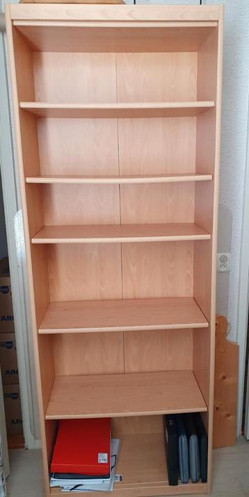 Boekenkast hoogte 194 cm beschikbaar voor biedingen