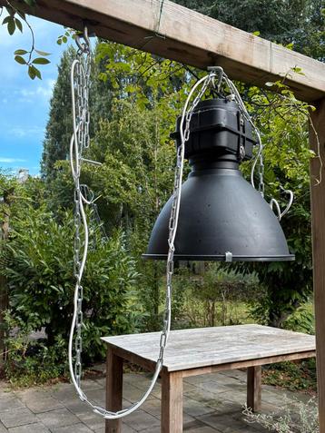 Industriële Hanglamp met Ketting beschikbaar voor biedingen
