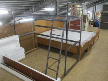 Hoogslaper en 2-persoonsbedden beschikbaar voor biedingen