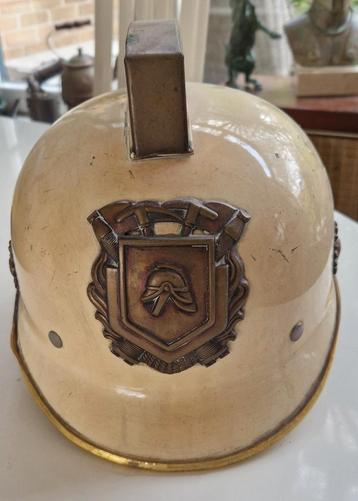 Brandweer helm.  beschikbaar voor biedingen