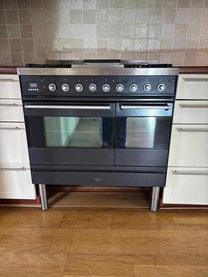 Boretti Fornuis / Oven - Heeft onderhoud nodig, Witgoed en Apparatuur, Fornuizen, Gebruikt, Vrijstaand, Gas, 5 kookzones of meer