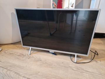 Kapotte Philips 32PFS6402/12 tv (audio werkt wel) beschikbaar voor biedingen