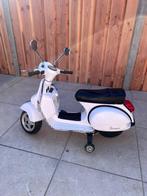 Vespa kinderscooter, Kinderen en Baby's, Speelgoed | Buiten | Accuvoertuigen, Ophalen, Zo goed als nieuw