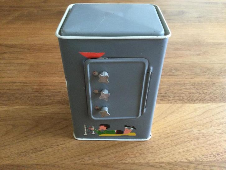 Spaarpot - Spaarblik in de vorm van een kluis, Verzamelen, Spaarpotten, Zo goed als nieuw, Object of Gebouw, Metaal of Blik, Ophalen of Verzenden