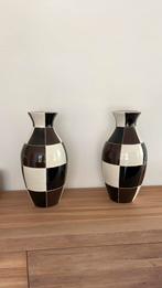 2 decoratieve vazen zwart/bruin/wit, Huis en Inrichting, Woonaccessoires | Vazen, Ophalen, Gebruikt, 50 tot 75 cm, Zwart