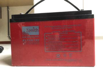 Te koop Zenith deep cycle AGM accu 12V/115A en Ctek acculade beschikbaar voor biedingen