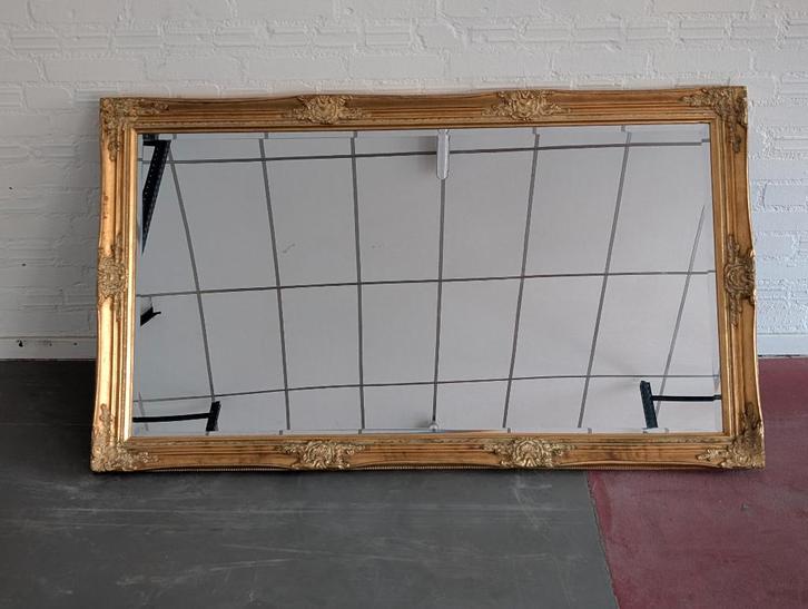 Grote spiegel met goudkleurige lijst., Huis en Inrichting, Woonaccessoires | Spiegels, Zo goed als nieuw, 75 tot 100 cm, 100 tot 150 cm
