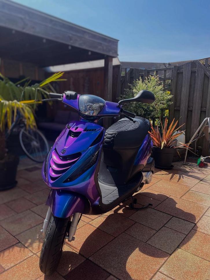 Piaggio zip, Fietsen en Brommers, Scooters | Piaggio, Zo goed als nieuw, Zip, Maximaal 45 km/u, Benzine, Ophalen