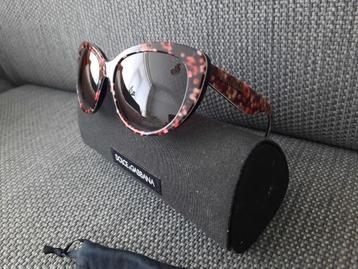 Dolce & Gabbana Zonnebril - zwart met bloemen - sunglasses  beschikbaar voor biedingen