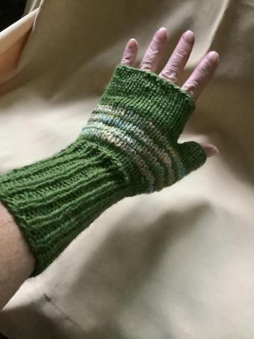 Polswarmers/ Vingerloze handschoenen van merino wol. beschikbaar voor biedingen